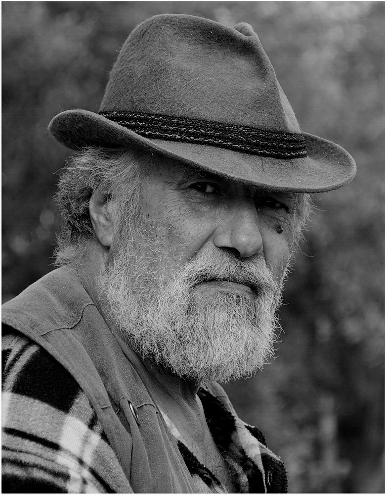 Man with silver beard | silver beard, old man, hat, black & white