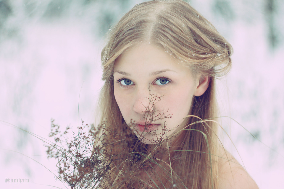 Pink cheeks | pink cheeks, field, snow, girl