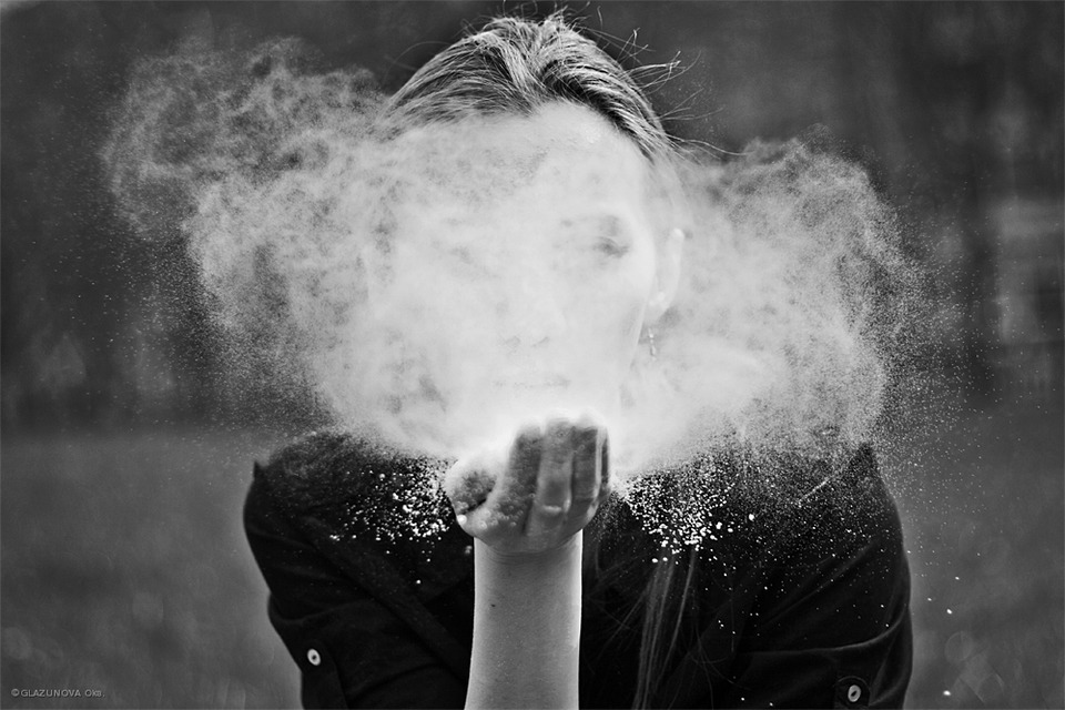 Blow! | drugdiller, girl, mist
