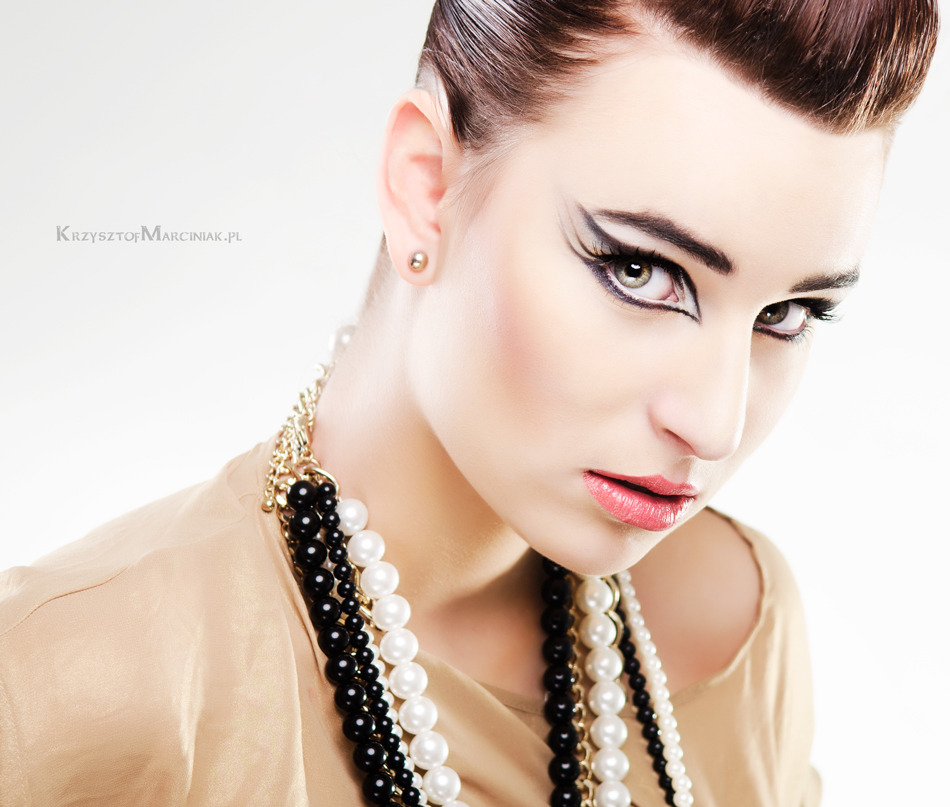 Eaglelike model | pink lipstick, white slin, photo shoot, girl
