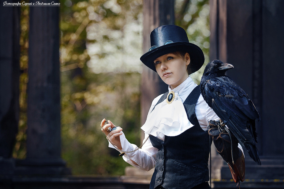 Lost in time | girl on top hat, crow, wood, tail-coat