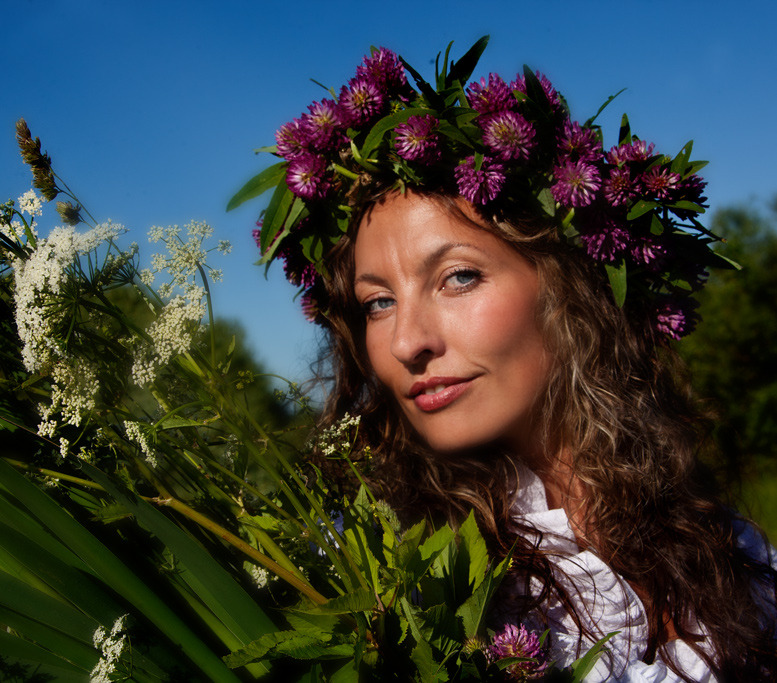 Villiage girl smiles to you | villiage girl, garden, chaplet, summer