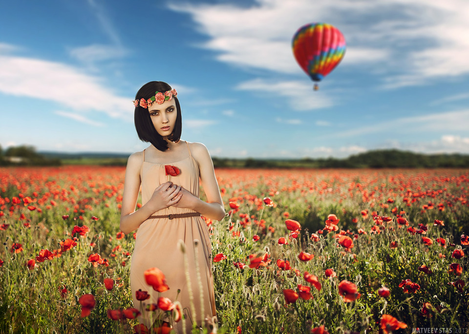 Photo shoot in poppy field | poppy field, photo shoot, baloon, model