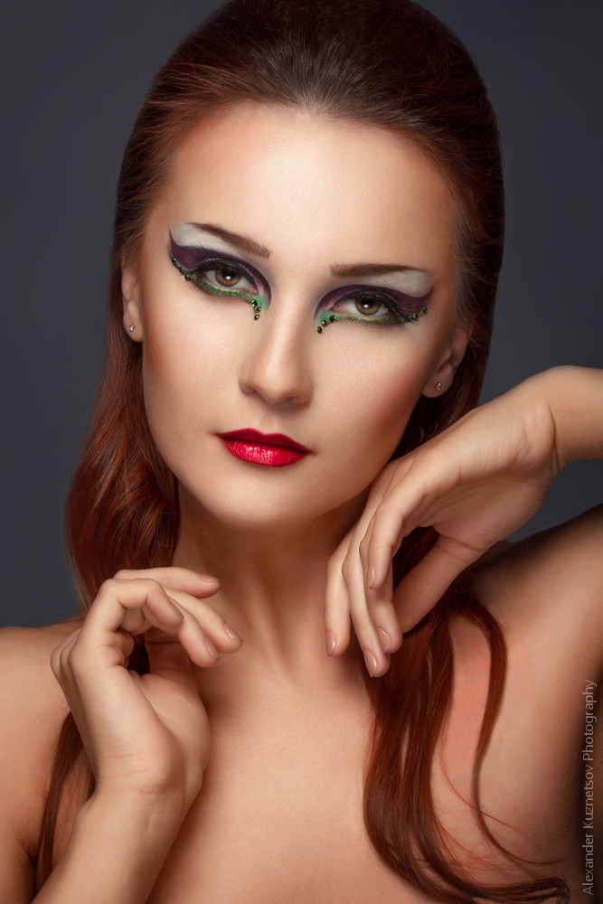 Expressive make-up | professional make-up, pretty model, redhead, red lipstick