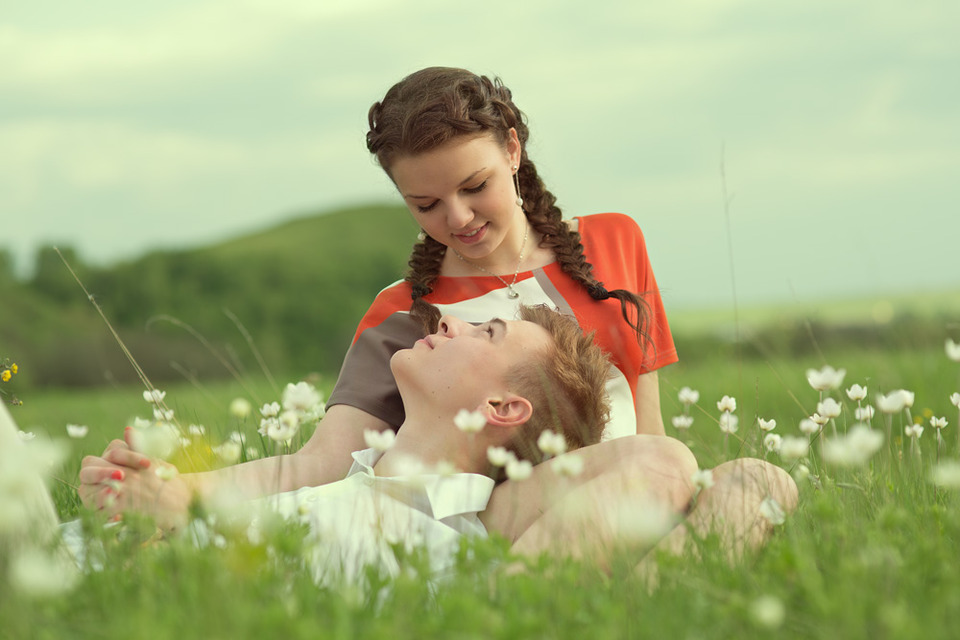 The do love each other | lovers, girl, boy, field