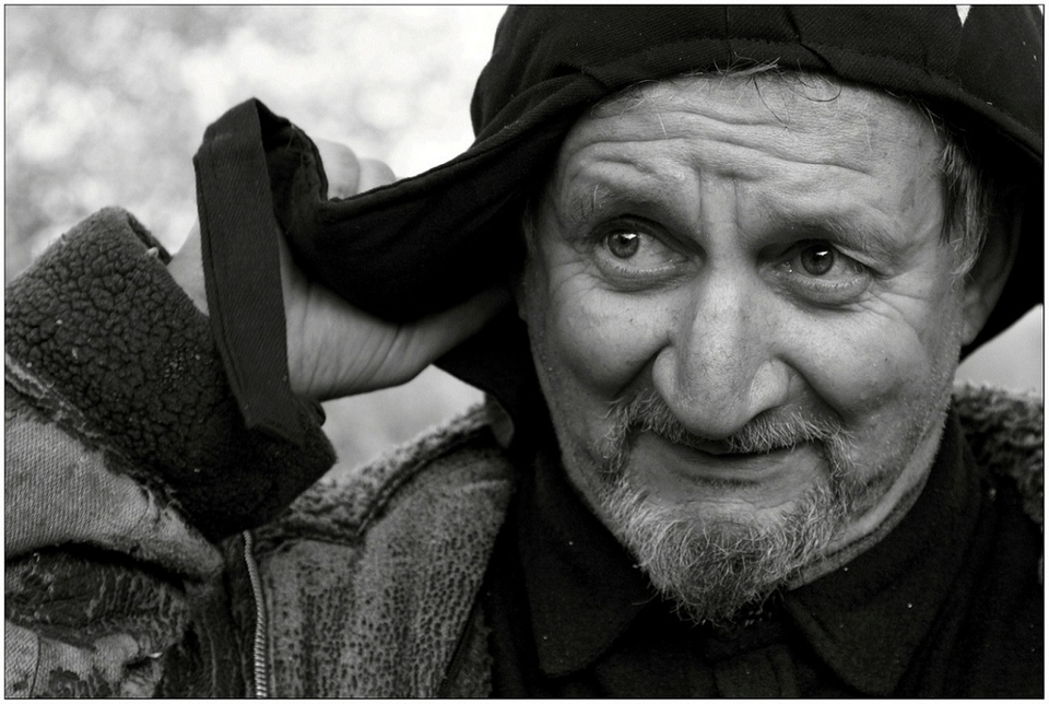 Old man wears ushanka | ushanka, old man, black & white, villiage