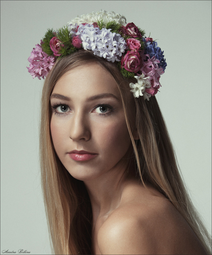 Girl and chaplet | chaplet, flowers, girl, closeup