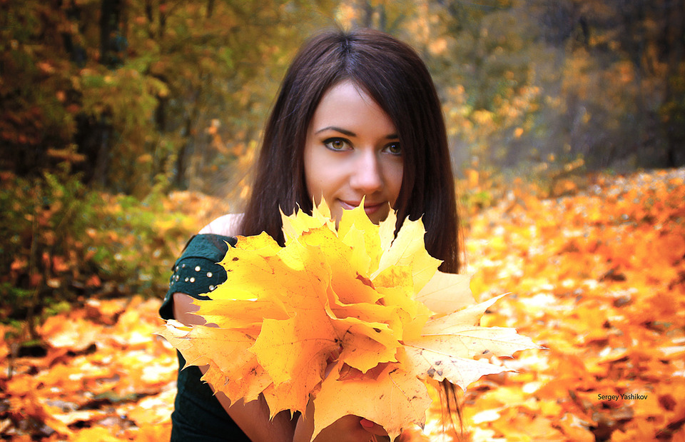 Girl with mapple leafs | mapple leafs, girl, environmental portrait, wood