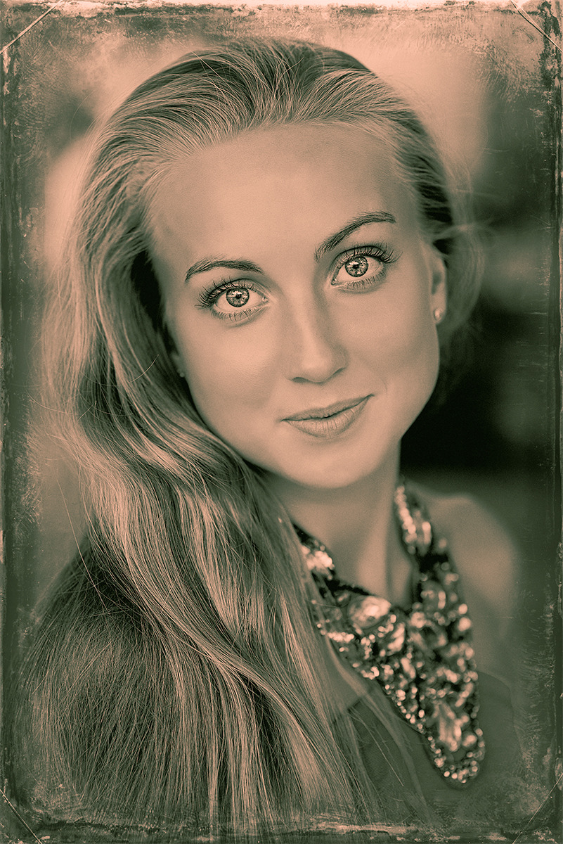 Old-fashioned look of a modern photo | blond, black & white, smile, vintage photo, eyebrows