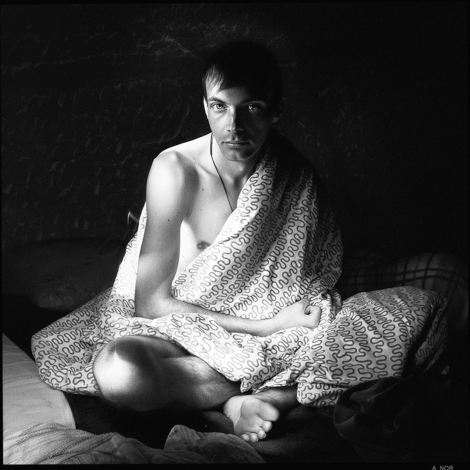 Man in the blanket, morning | portrait, model, man, black & white, morning, blanket, naked, bed, shade