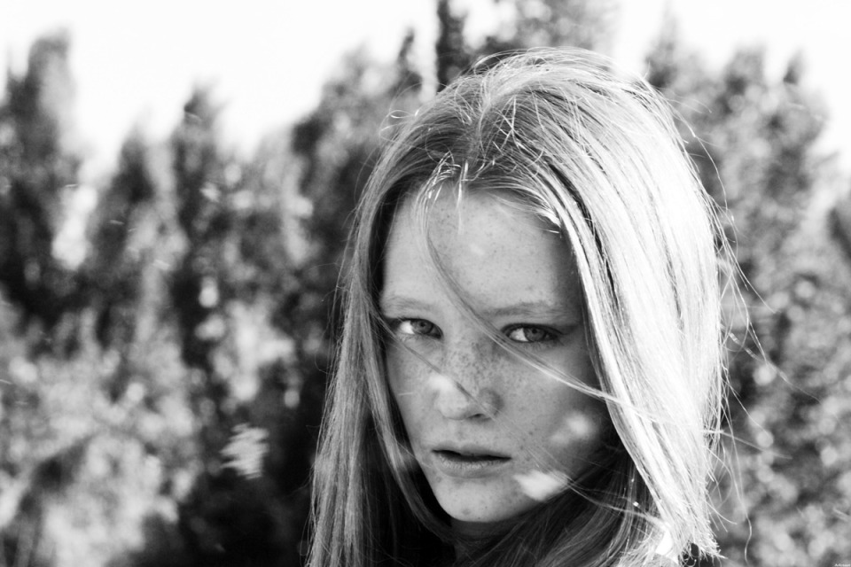 Black & white photo of a pretty girl  | portrait, model, girl, blonde, long hair, freckles, environmental portrait, natural make-up, skin, pretty