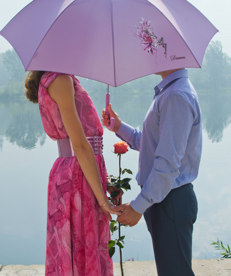 Lovers under the purple umbrella | lovers, rose, pond, lake, water, nature, umbrella