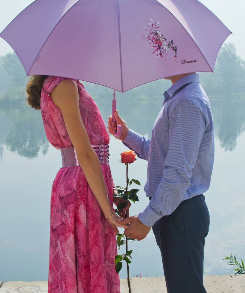 Lovers under the purple umbrella | lovers, rose, pond, lake, water, nature, umbrella