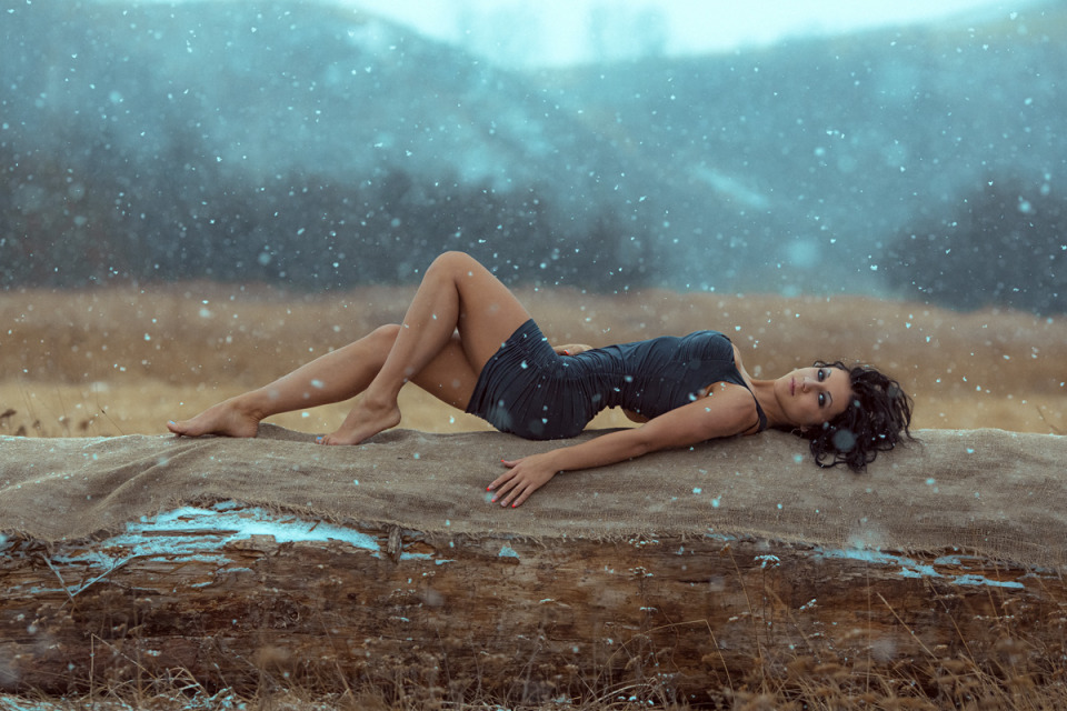 Sexy girl lying on the tree | sexy girl, snow, environmental portrait, nature