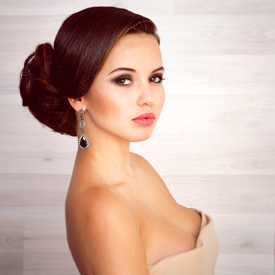 Elegant woman | portrait, model, woman, hair-do, make-up, beautiful, ear-ring, low neck, naked shoulders, perfect skin