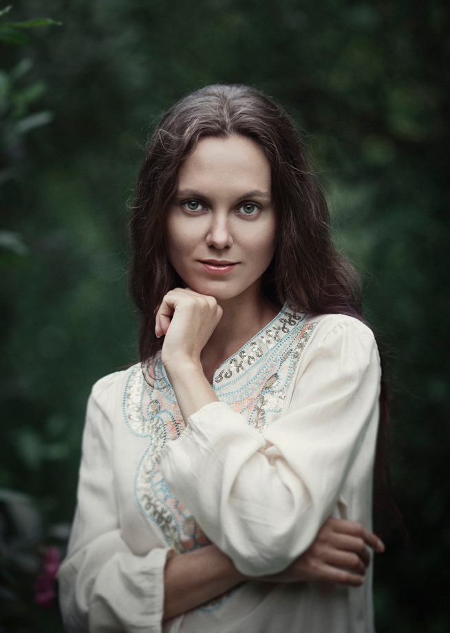 Natural woman | portrait, model, woman, brunette, long hair, natural, white dress, environmental portrait