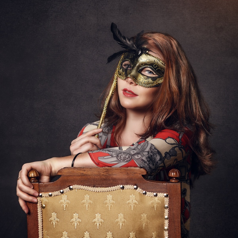 Girl with golden mask | mask, chair, photo shoot