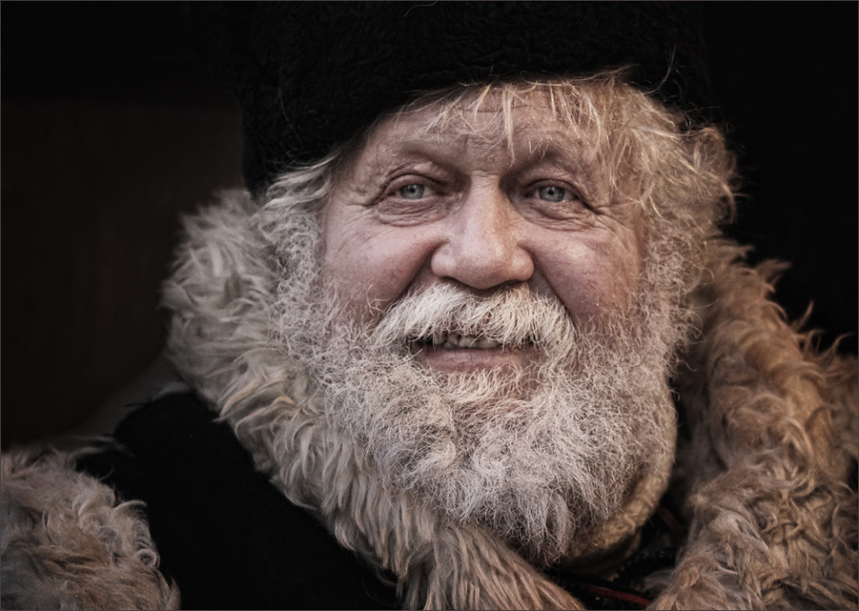 Seller of the Russian dolls | portrait, man, old, kind, grey hair, blue eyes, hat, beard, moustache, Seller