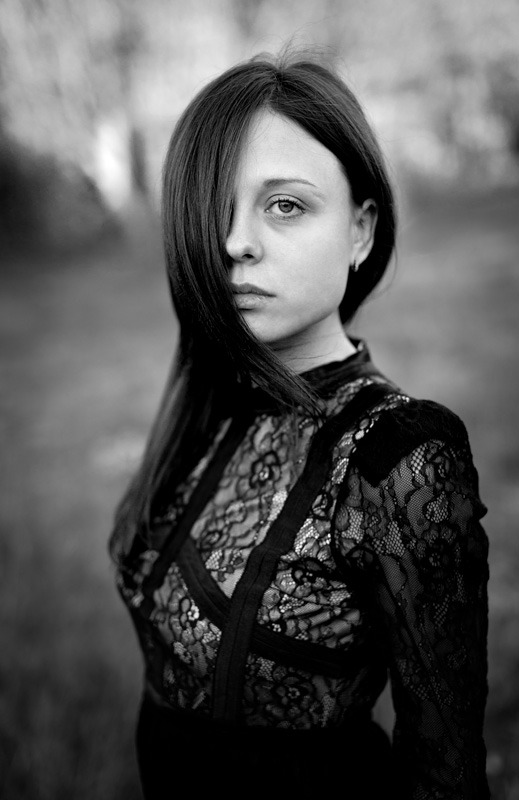 Black & white photo of a sad girl | portrait, model, girl, brunette, dress, environmental portrai, black & white, scar, straight hair, sad