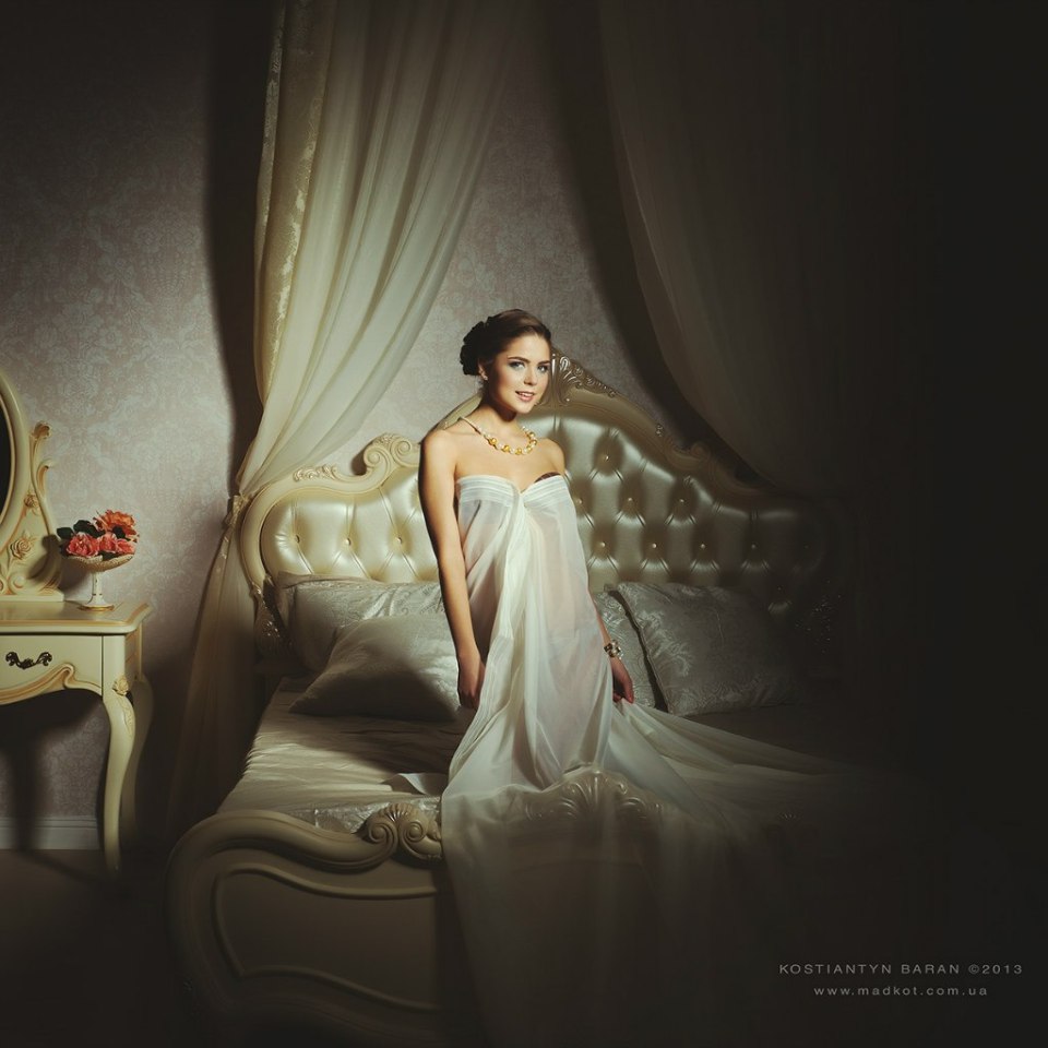 Cute woman in a bedroom | portrait, woman, bedroom, brunette , bed, bedside table, ivory, necklace, flowers, sheet