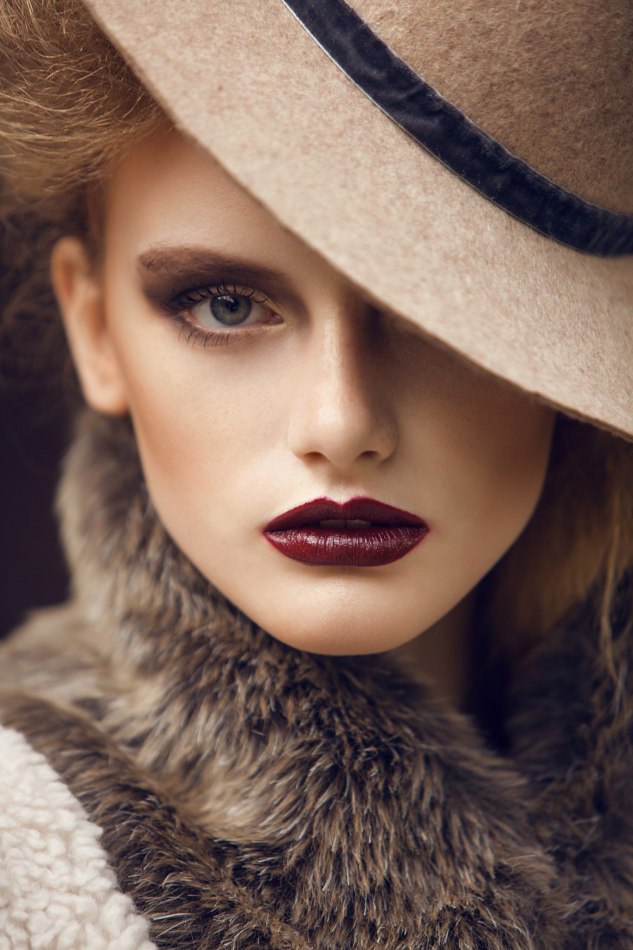 Portrait of a woman in a hat | portrait , woman, beautiful, make-up  , eyes, hat, lipstick, vinaceous, collar, fur