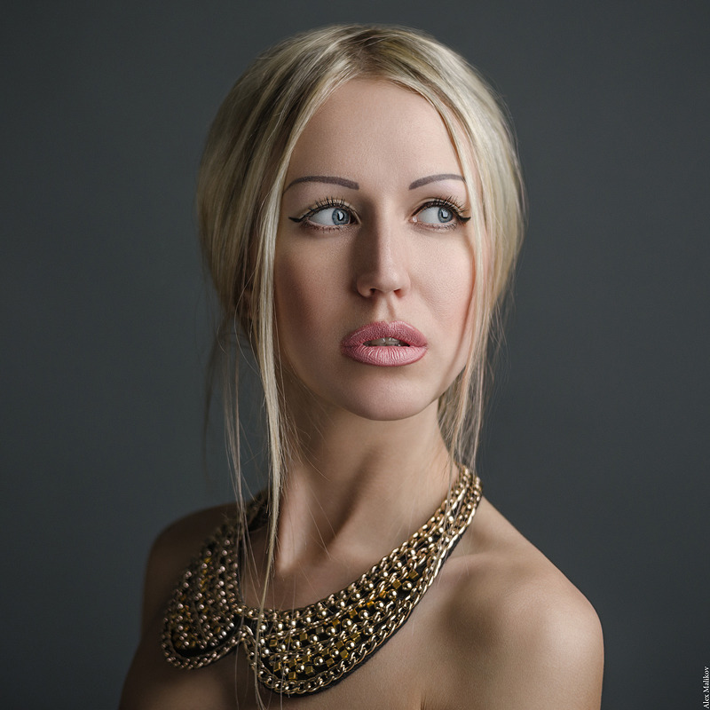 Blond wears huge golden necklace | necklace, gold, woman, pink lipstick, light skin