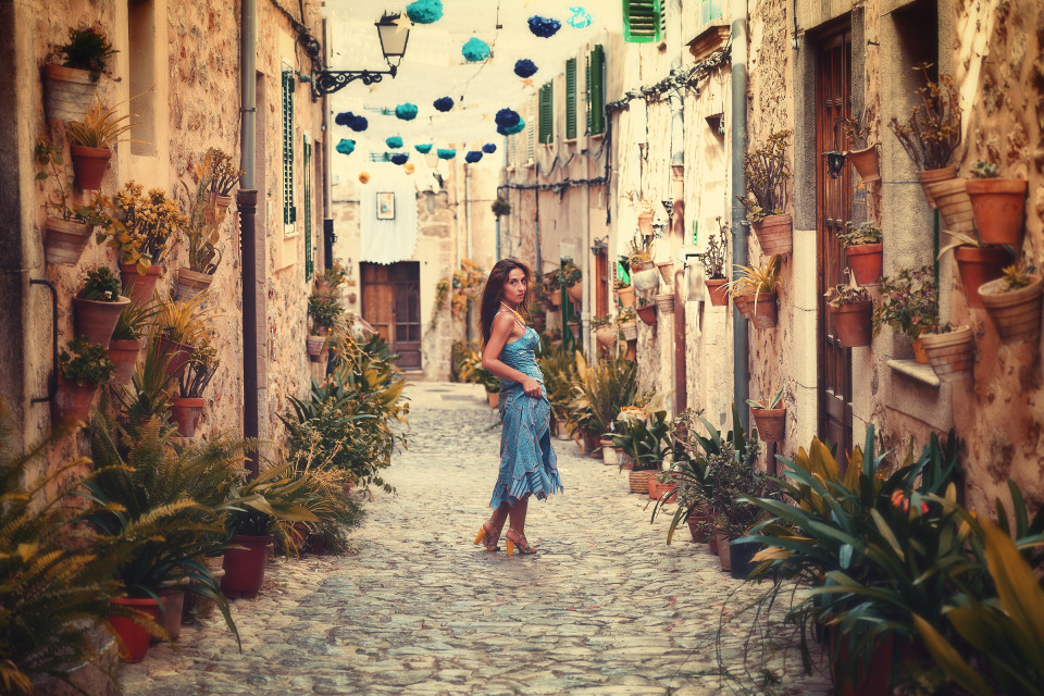 Streets of Majorka | majorka, street, stone-block pavement, flowers