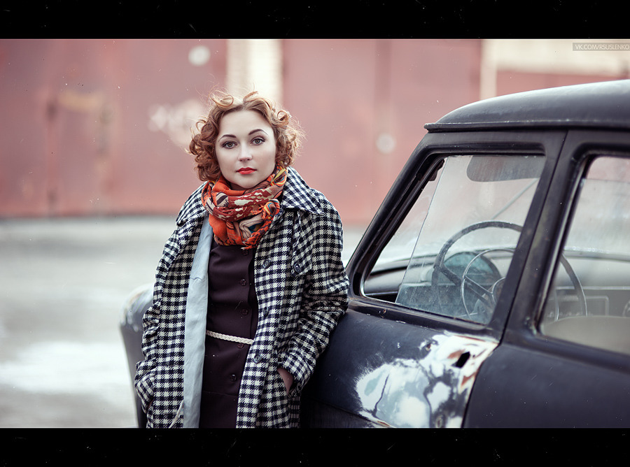 Pin-up girl standing next to the vintage car | pin-up, vintage car, volga, redhead, street, environmental portrait