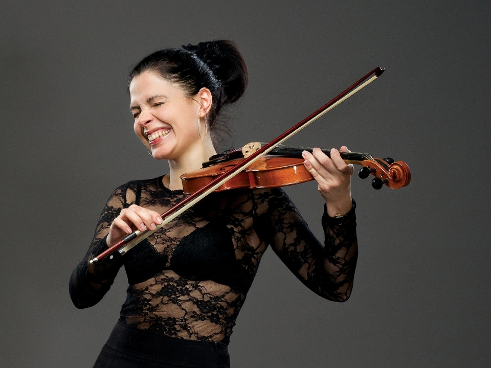 Violinist girl laughing out loud | violing, misician, lol, laugh, bra