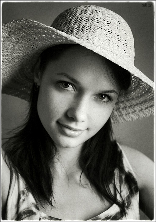 Varja | woman, black and white, brunette, hat